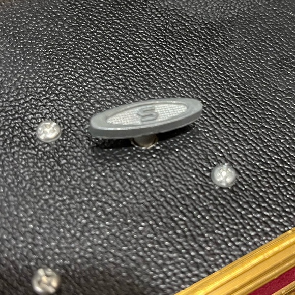 Vintage Red Velvet Musical Jewelry Box with Gold Trim - Picture 10 of 15